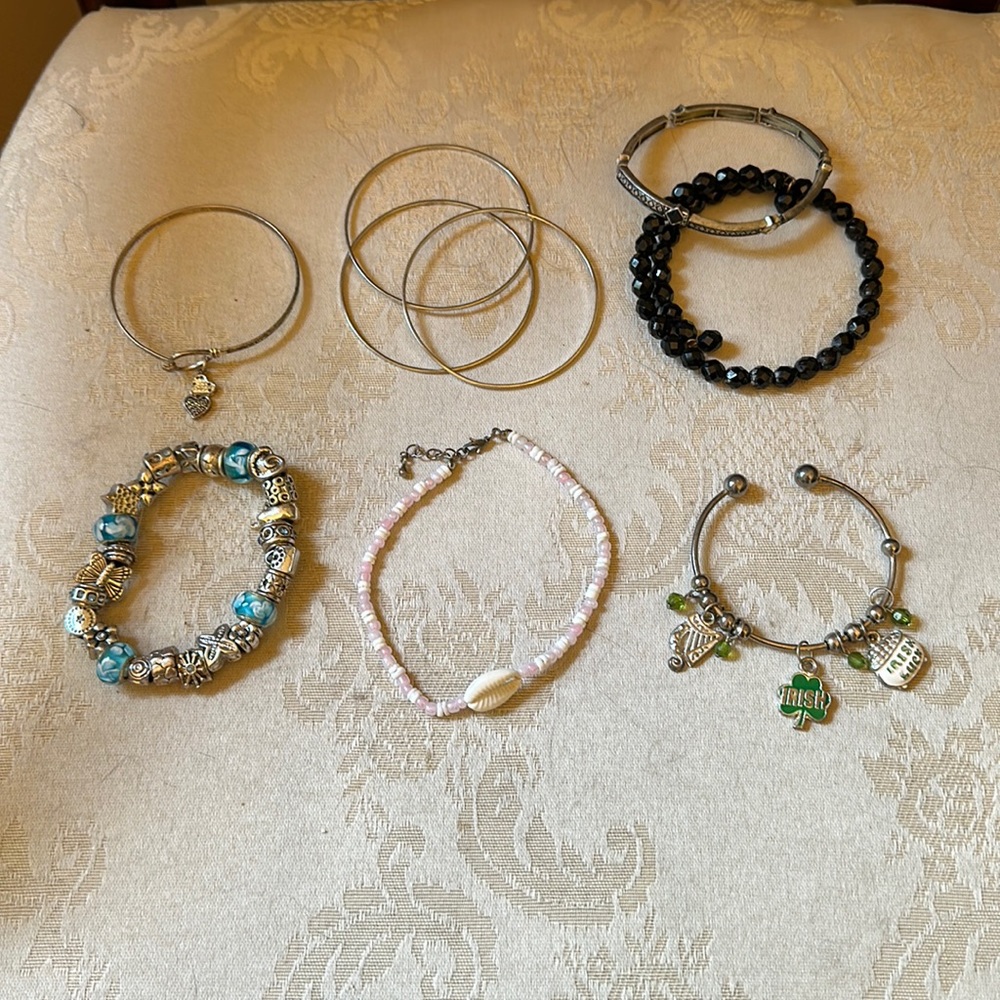Fun vintage costume jewelry bracelet lot, 9 pieces